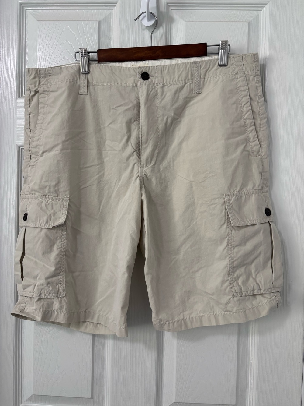 Dockers Men's Cargo Shorts in Light Khaki